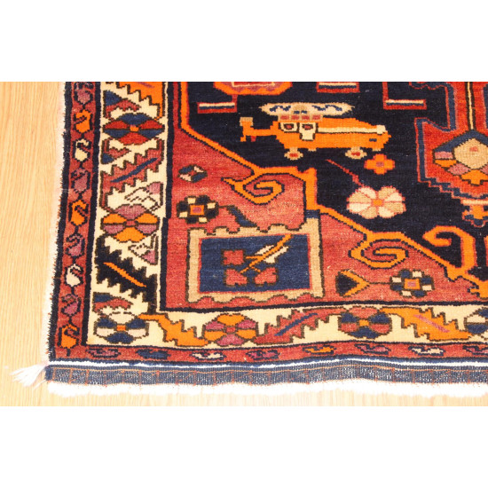 Antique Shiraz Rugs: A Symphony of Tradition, Artistry, and Culture. pictorial design 