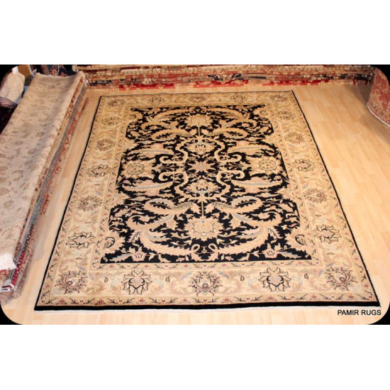 8' X 11' Elegant Handmade Persian Design Wool Area Rug.